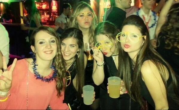 Esterdoremi's tweet photo. Ayer nos quedamos con ganas de mas. Don´t stop the partyyyyy http://t.co/2lD57npY3q