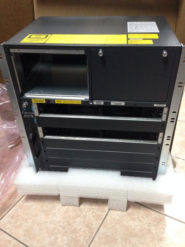 YogiHM's tweet image. My Saturday afternoon @Cisco #SwitchInstallation