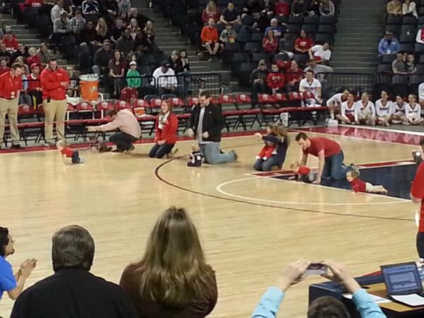 ReeseB23's tweet image. LUMBB halftime show #diaperdash