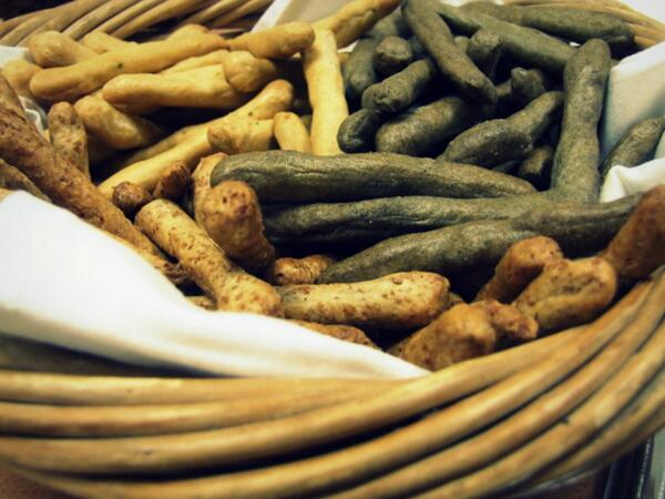 Tre dei nostri tanti <a href="/taralli/">MW</a>: Al grano arso, alla nepetella e con farina integrale macinata a pietra...