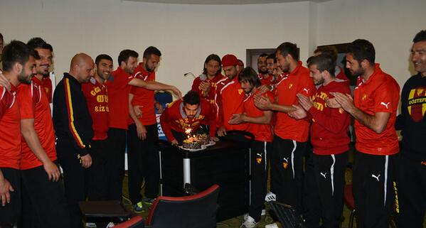 Goztepelilercom's tweet photo. Kampta Enes’in Doğum Gününü Kutladık | http://t.co/8CTjIIvGKA http://t.co/iluKeJFv3y