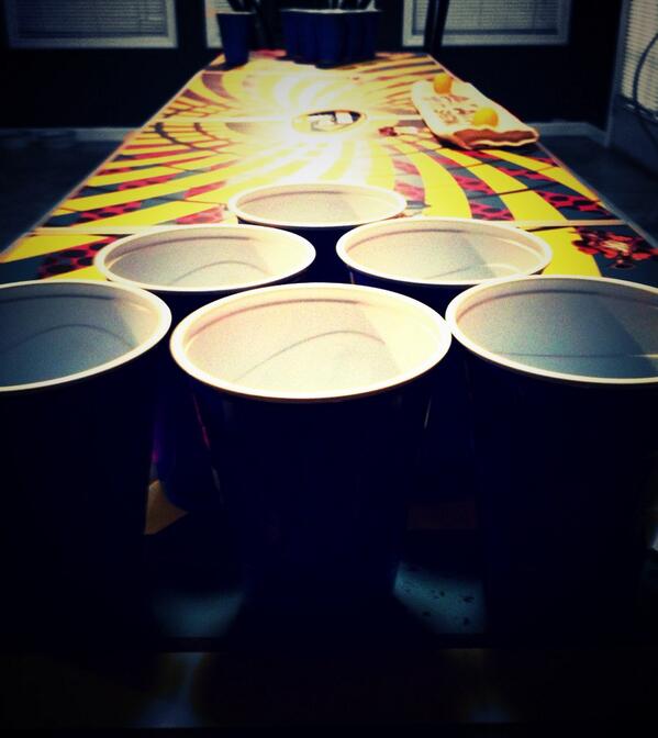 ShaneSimp111's tweet photo. Going down like water! bout time for some pong!! #ColdUnits #GoodTimes http://t.co/M5pH8rct3z