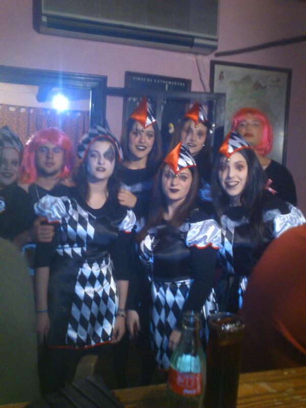 Saraa_24's tweet photo. "@joseluis6839: Las chicas  guapas  jajaja http://t.co/4X1cDCAqQq"