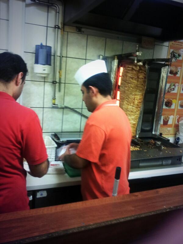 wolfitwit's tweet photo. #yolo#wasgeht #kebab http://t.co/nQBGoT8Ml3