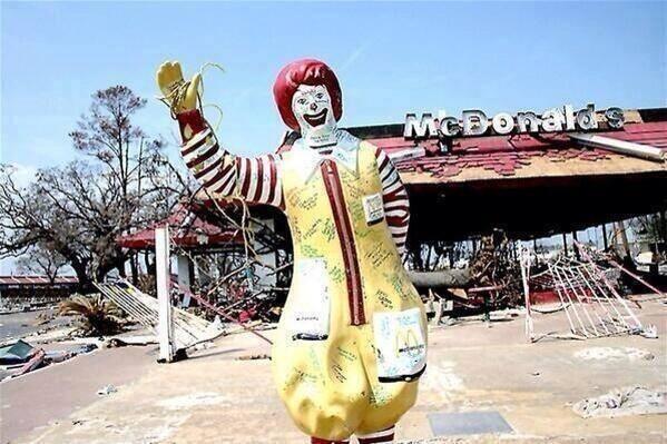 Desconhecidos__'s tweet image. McDonalds abandonado nos Estados Unidos.