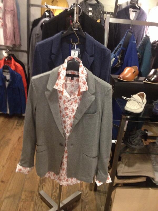 renchi2323's tweet photo. T/Cテンジク1Bショートカットジャケット
¥14700
シュリンクフラワープリントシャツ
¥12600
ジャケットの下にこの春流行の柄モノシャツで季節と流行を取り入れたオシャレを(^-^)/ http://t.co/ILcYwjcBZ9