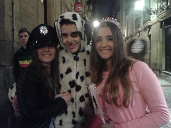 gabriodri's tweet photo. Con @CarlaLoidi  y @tgarbizu de fiestuqui!!! http://t.co/mrFvUEJxbq