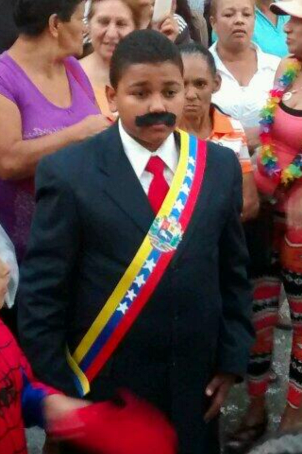 huevot0t0tes's tweet photo. -Hijo, te compré el mejor disfraz 
-¿el de Spiderman? 
-No, uno mejor 
- http://t.co/XdDZ8ptn8o