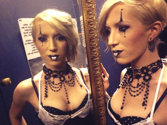 Performing tonight with @ItsMichaelVegas ❤️ http://t.co/7P0ZSBzzke<a class="tags" href="/tag/itsmichaelvegas">@itsmichaelvegas</a>