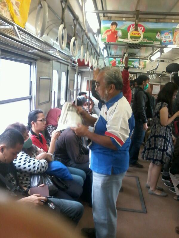 KaitoDCieler's tweet photo. gwa bru sja mnglami hri yg jepang bgd - y ntuw naik densha k theater gb idol jkt48 :v - n brtmuw miyazaki-sama orz~ http://t.co/oalDpn6ivP