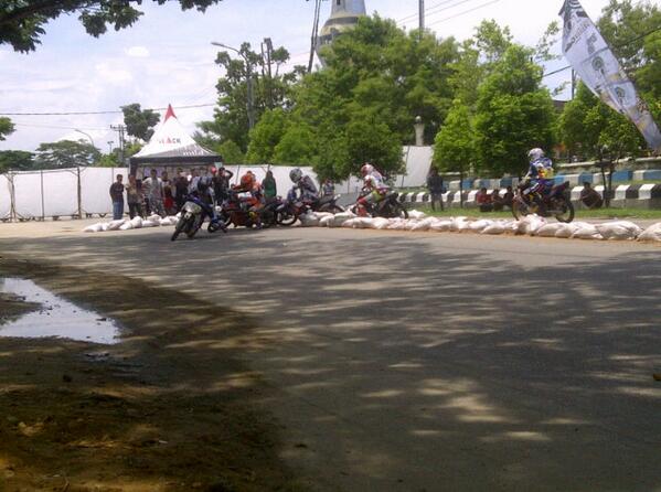 Pabitara_KDI's tweet photo. Sedikit foto" HOT d emteki hari ini..makanya datng m sekarang!!nantikan foto2 syur lainnya http://t.co/mXbun3xj2q