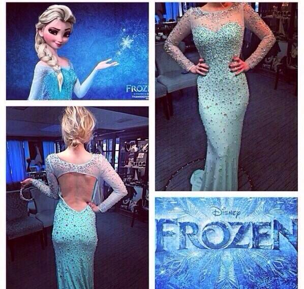 FuckingGirly's tweet photo. Frozen inspired prom dress💙❄️ http://t.co/F8cSQdzTLd