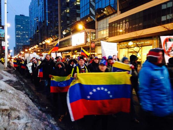 Comando3TO's tweet photo. #Venezuela unida marcha por #toronto #SOSVenezuela #IamYourVoiceVenezuela #PrayForVenezuela http://t.co/664oIcnmNS