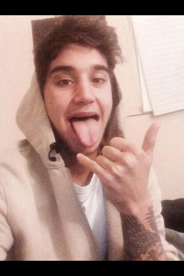 FakingJennaM_'s tweet photo. “@FakerKatieS_: Imagine what that tongue could do http://t.co/AjXj8re1A0” oh