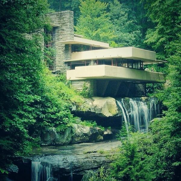 NebelSean's tweet photo. This is probably the coolest house I have ever seen, and I'm very jealous XD #houseofpureawesome #awesome http://t.co/bL97i0egoz
