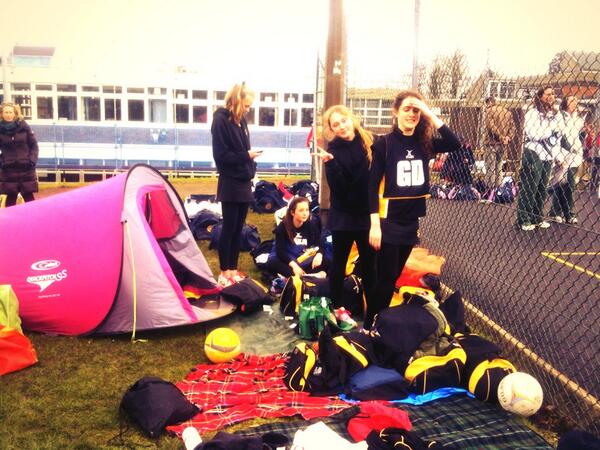 _alice_locket_'s tweet image. Storming through the Surrey finals with my 8 other lasses!! Most organised setup!! #netcats
