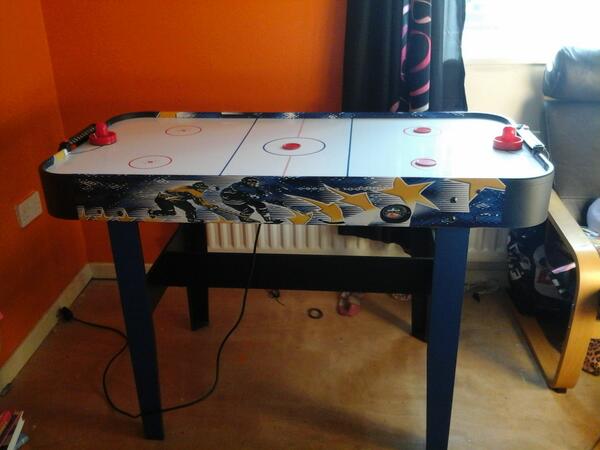 jenninicoleholm's tweet image. Hockey anyone?? #new #hockeytable #loveit #bringsthefamilycloser