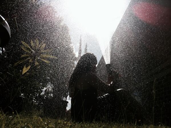 caleeji's tweet photo. beats the heat! #bangerz #NoticeMe #FlashBACKFriday #GiveBack http://t.co/n5aDToE1dE