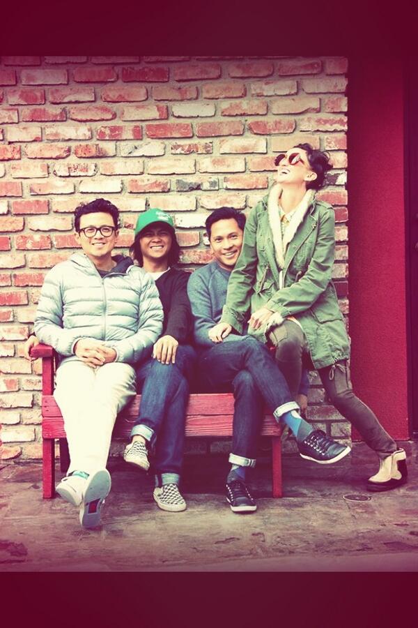 MoonpoolsBand's tweet photo. #moonpools taking a break from practice http://t.co/whFYcA1kxO
