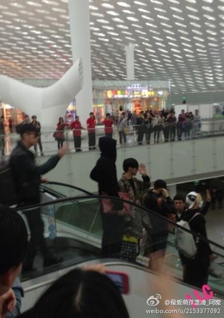 SebastianSJ12's tweet photo. @B2STera [FANTAKEN] 140302 비스트 - Shenzhen Airport http://t.co/pNC9UT1fRf http://t.co/Bi4ZEe1i4y http://t.co/J6TBu1J0xV
