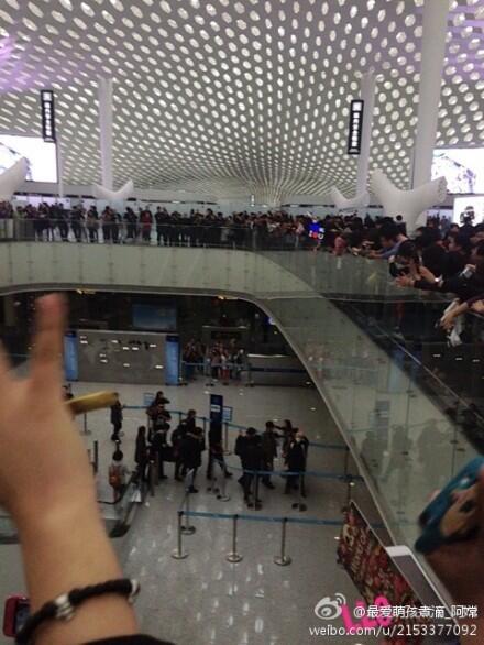 SebastianSJ12's tweet photo. @B2STera [FANTAKEN] 140302 비스트 - Shenzhen Airport http://t.co/pNC9UT1fRf http://t.co/Bi4ZEe1i4y http://t.co/J6TBu1J0xV