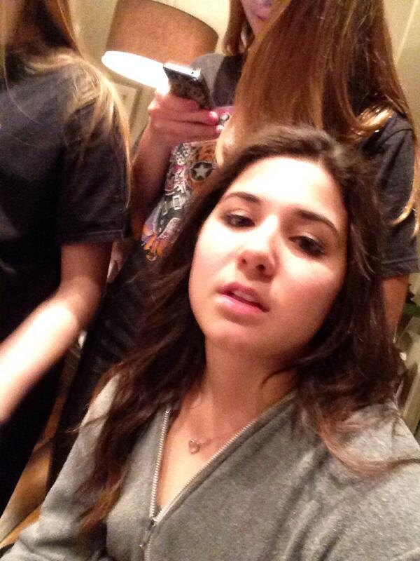 carlyeafrisch's tweet photo. 16 and fab💁 #bdpic #famous http://t.co/f2iPK8arV7
