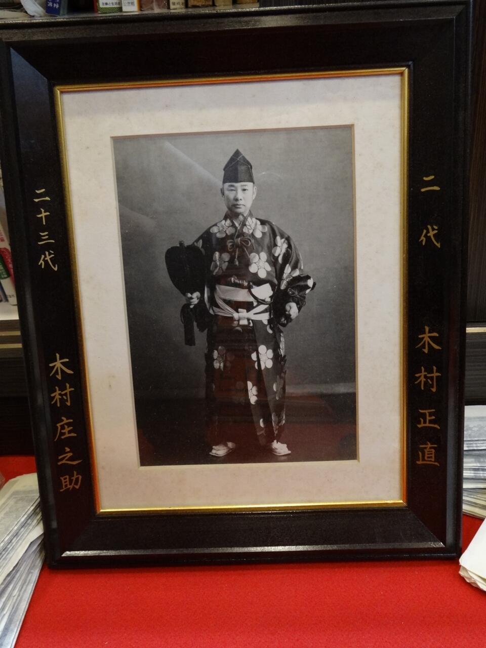 ◆大相撲 番付木製看板◆木村朝之助書 落款入り 歴代横綱一覧 約H197×36×厚3.5㎝ 9kg スポーツ レア 稀少 現状渡し♪直接引渡し h-30708 ◇大相撲 番付木製看板◇木村朝之助書 落款入り 歴代横綱一覧 約