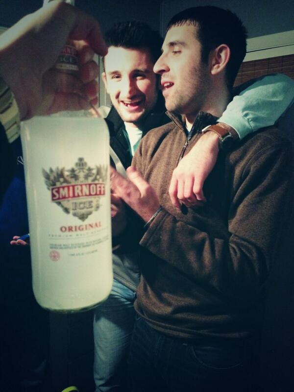 ksmeeez's tweet photo. @pattylite gets iced!! http://t.co/1TGDV3KXXl