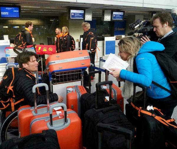 nocnsf's tweet photo. Skiërs Paralympic TeamNL op vliegveld Düsseldorf klaar voor vertrek naar Sochi. Volg TeamNL op http://t.co/0iHXqfn7ZW http://t.co/FCLXd92YQT