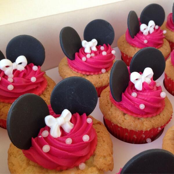Te koop, alleen vandaag. 24 stuks minnie mouse cupcakes, smaak vanille. € 1,- per stuk. #cupcake #tekoop