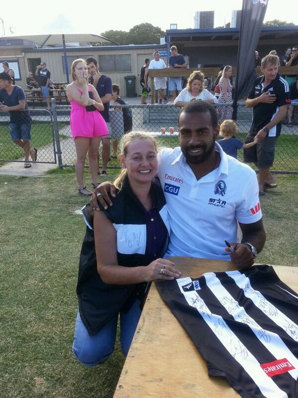 armstrongstime's tweet photo. So warm and friendly than Harry :) http://t.co/PtW3QU2qWY