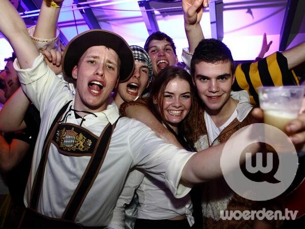 frankvdhelder's tweet photo. Het carnavalsfeest in Dezibel weer een succes. http://t.co/7yOp4wfOjN
#Alaaf #carnaval #kwakbollen http://t.co/1TY090Ii12