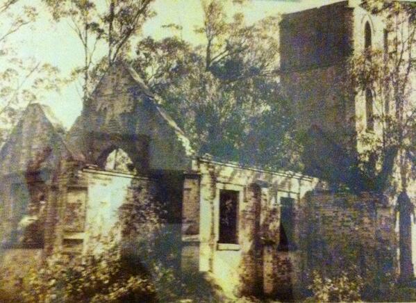 smcneill's tweet photo. Built in 1800 http://t.co/cbDoE2NWE6