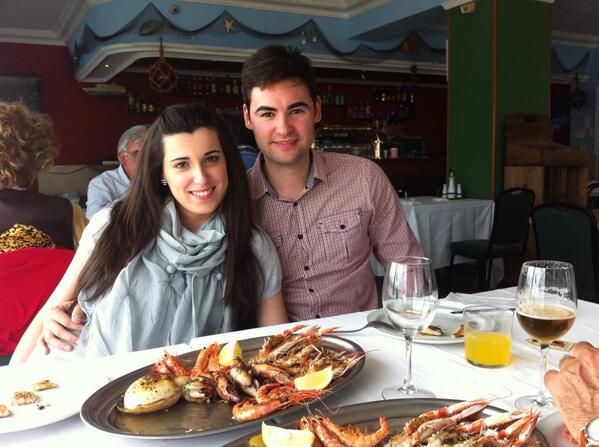 elga93's tweet photo. "@HctorOrtega: Bon dinaret en la meua xica! @elga93 http://t.co/nLryQDUY9K" GUAPO