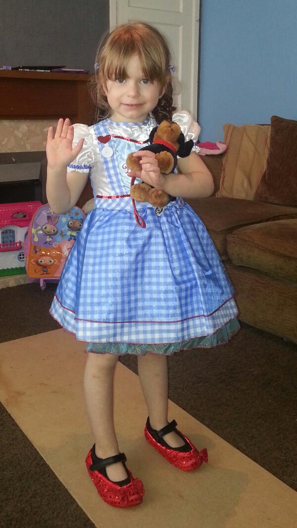 SampleLucy's tweet photo. Dressing up for nursery can you guess who I am... http://t.co/i1mG1wEWmF
