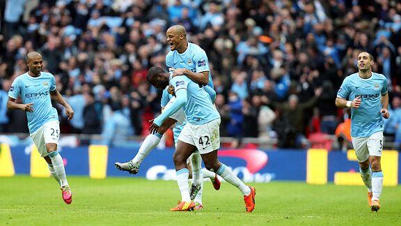 FootyBromance's tweet photo. The Man City players after a wonder strike from Yaya Toure. #MCFC #ToureFacts #CapitalOneCup http://t.co/NO5xuSmmdL