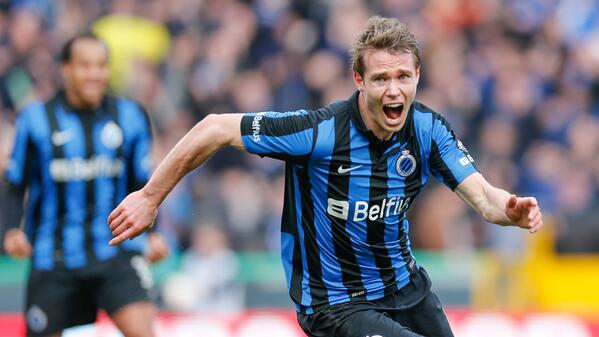 sporza's tweet photo. Club Brugge - Standard: 1-0. De strijd is weer helemaal open #clusta http://t.co/S4IbQ9wysU http://t.co/lX6ewWrvyo