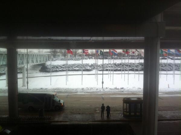 That happens when u fly from Sao Paulo to Chicago #GetTheScarfOut #GetTheBeanieOut #IceIceBaby wid <a href="/nicholas_monroe/">Nicholas Monroe</a>