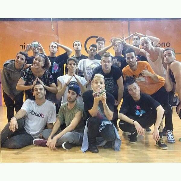 JoseJavierColl's tweet photo. #thehouseofpose #raisetheroof #thehouseoflove http://t.co/Kxtm4BOVFE