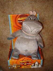 « Kalo ada yg nemu atw liat dimana gth, boneka Gloria kaya ini dijual,, info yaa plisss. Thx~