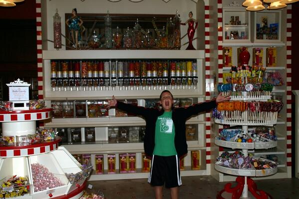 TonyaRClark's tweet photo. Happy Birthday @G_Wag30!  Hope your day makes you as happy as a kid in a candy store! http://t.co/QBz0DoM04T