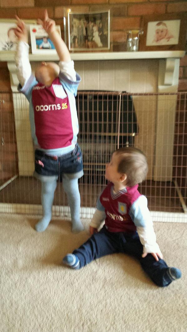 davejp1981's tweet photo. Teaching my daughter to do the Benteke @AVFCOfficial @bentekechris20 #avfc http://t.co/C9w6z52kNu
