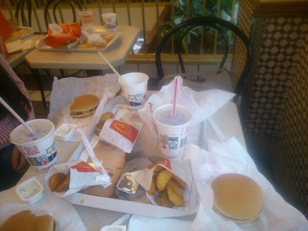 neremrs's tweet photo. Buena hora para comer jajaja @amanterexonxa05 @Mloliserrano http://t.co/yfjhOxx6r8