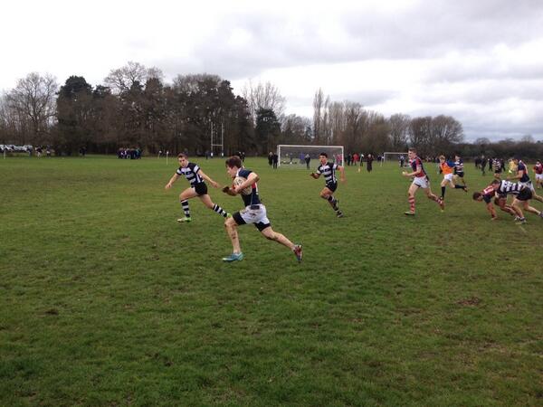 Freemenssport's tweet photo. Game 2: CLFS 7 - 26 Tonbridge M Davies sets up Free's try #CLFSrugby http://t.co/lrxisYAHqf