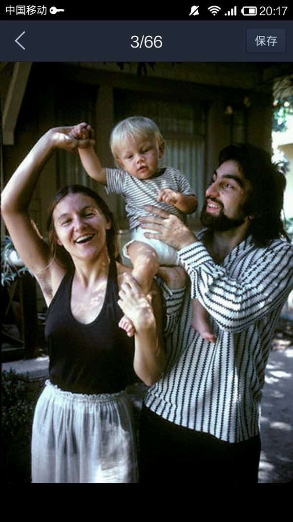 228848733's tweet photo. Little leo and his parents http://t.co/959s7eYAi4
