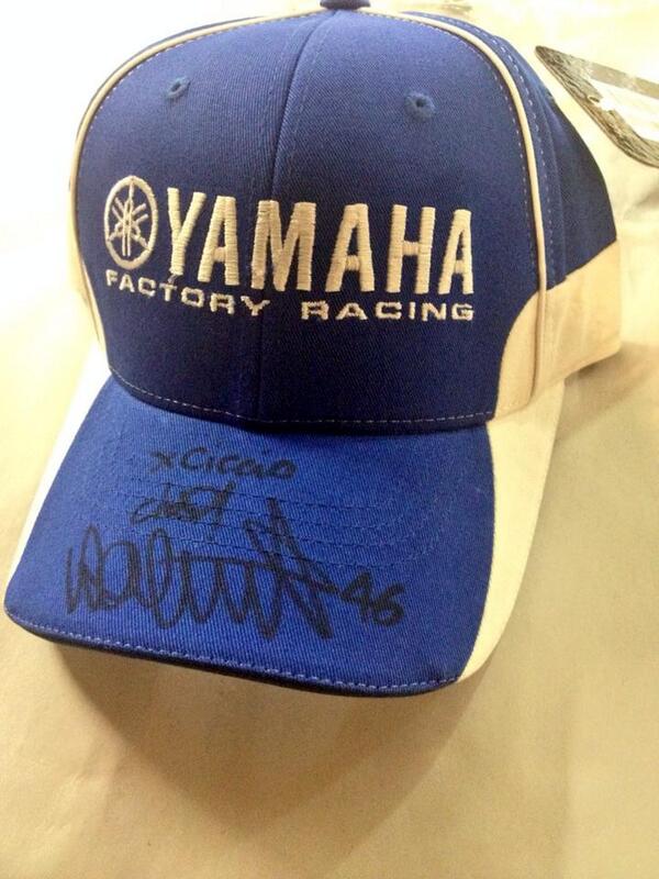 marcozed's tweet photo. @ValeYellow46 
Phillip Island 2013,Gran regalo che mi hai fatto!
t'ho rotto le scatole per 3gg per averlo!
Grazie! =D http://t.co/QUQnXVWFHP