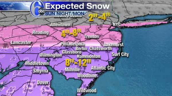 6abc's tweet photo. UPDATED AccuWeather Maps of Tonight-Monday's winter storm including expected totals
http://t.co/KNWnxBN6ZI #6abcSnow http://t.co/n0thihsHPb