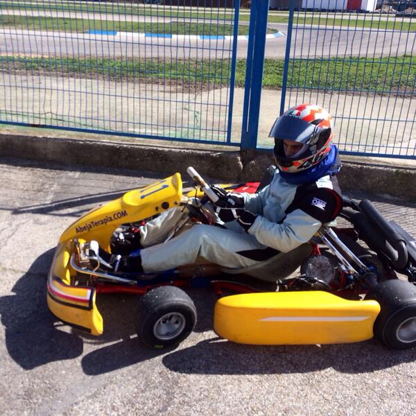 KartingRepublic's tweet photo. Aquí llega!! Felicidades KR!! http://t.co/3yaYedPh2a