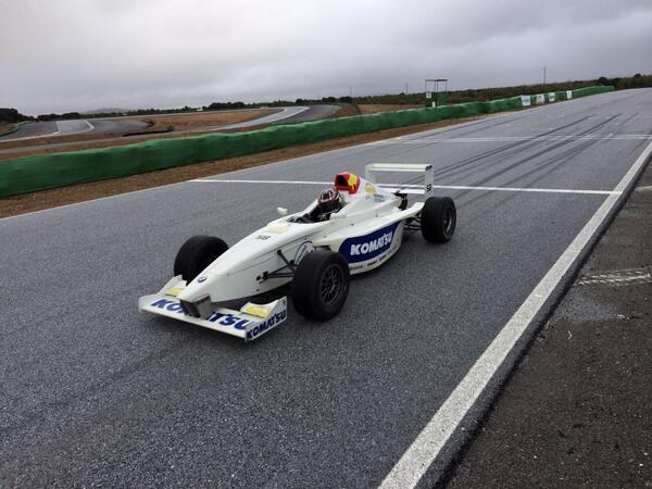 lmiranda37's tweet photo. Muy bonito el estreno del formula lastima que el tiempo no apompañe http://t.co/ikTRWr5Hfm