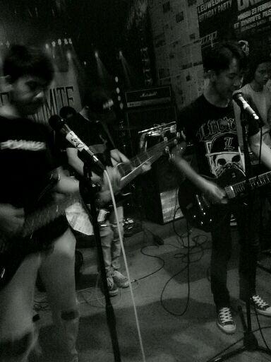 Oleh olehnya nih <a href="/SUFFERLESSpunk/">SUFFERLESS</a> hehe